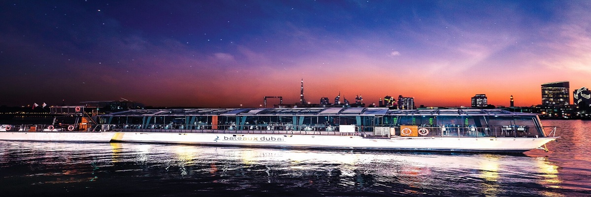Bateaux Dubai Dinner Cruise